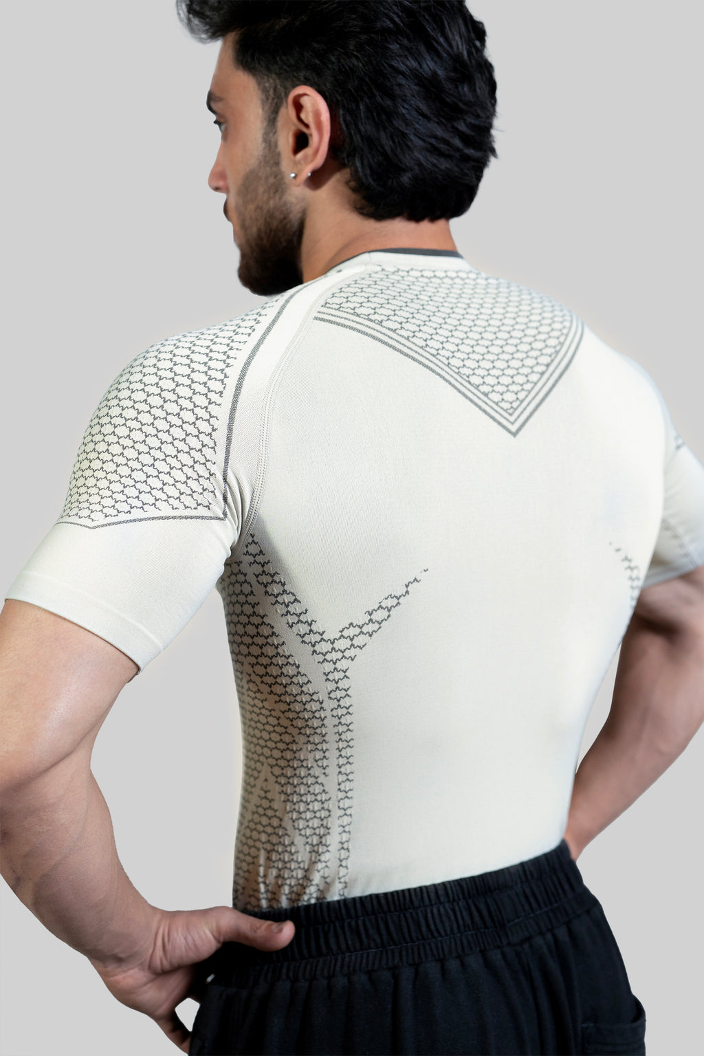 TITAN SEAMLESS T-SHIRT - STONE WHITE
