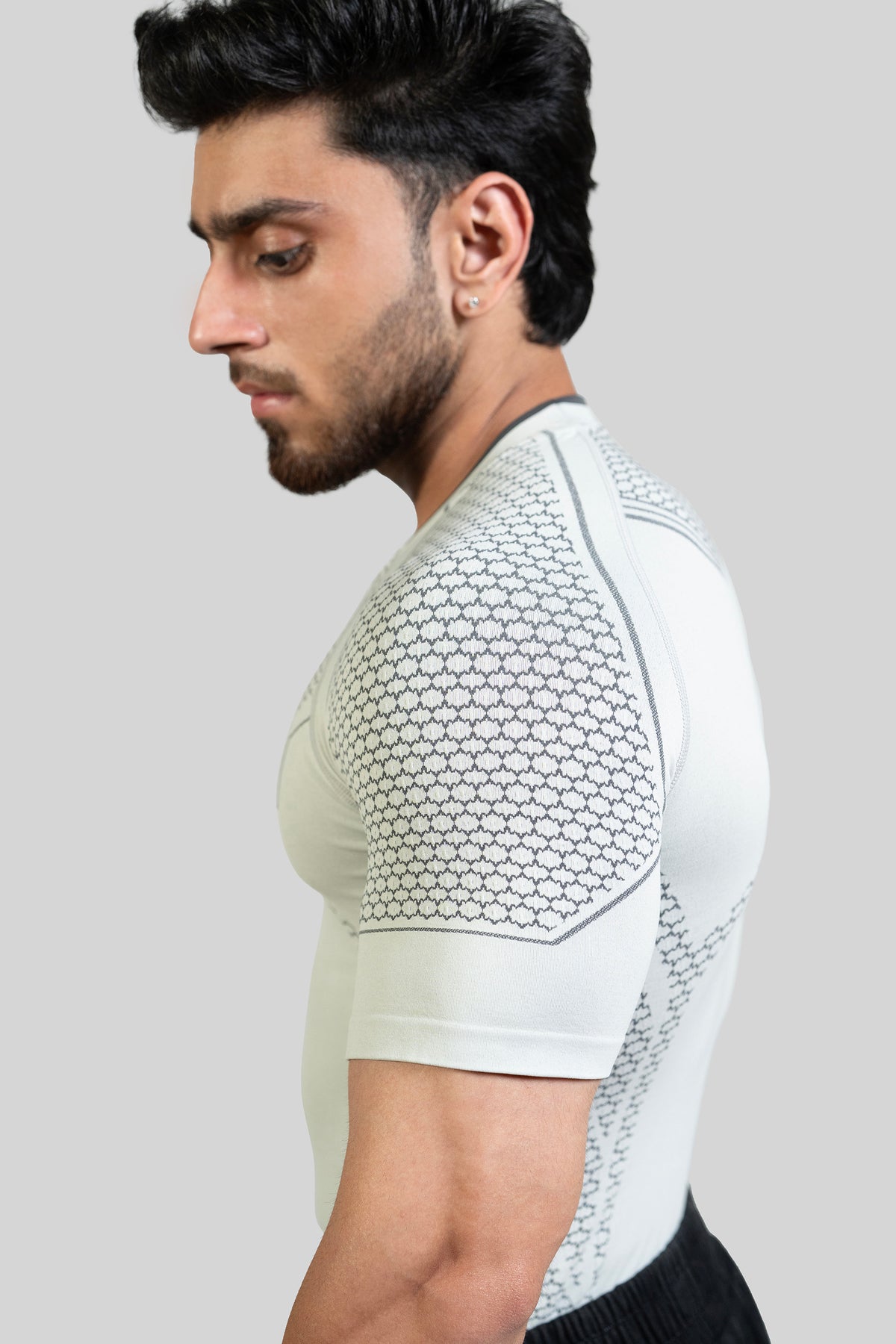 SHAARKX TITAN SEAMLESS T-SHIRT - STONE WHITE