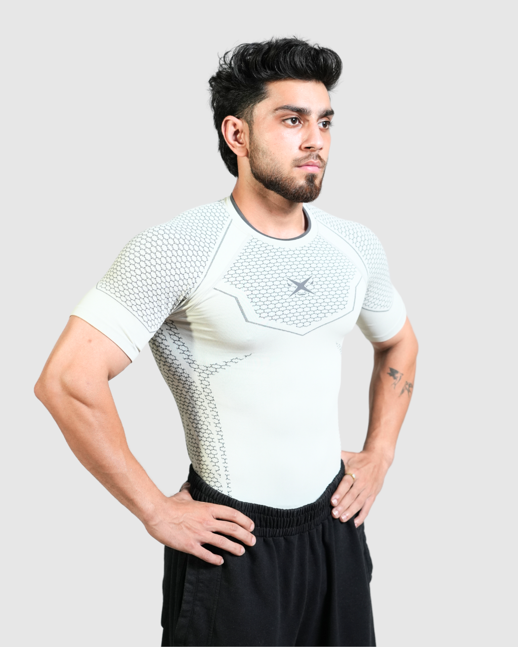 TITAN SEAMLESS T-SHIRT - STONE WHITE